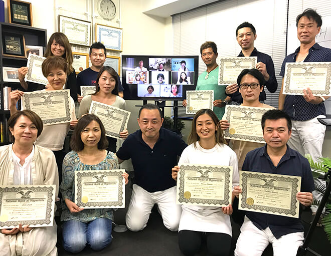 プロフェッショナル講座の卒業生との写真