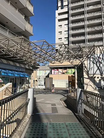 代官山アドレスのショッピングモール正面